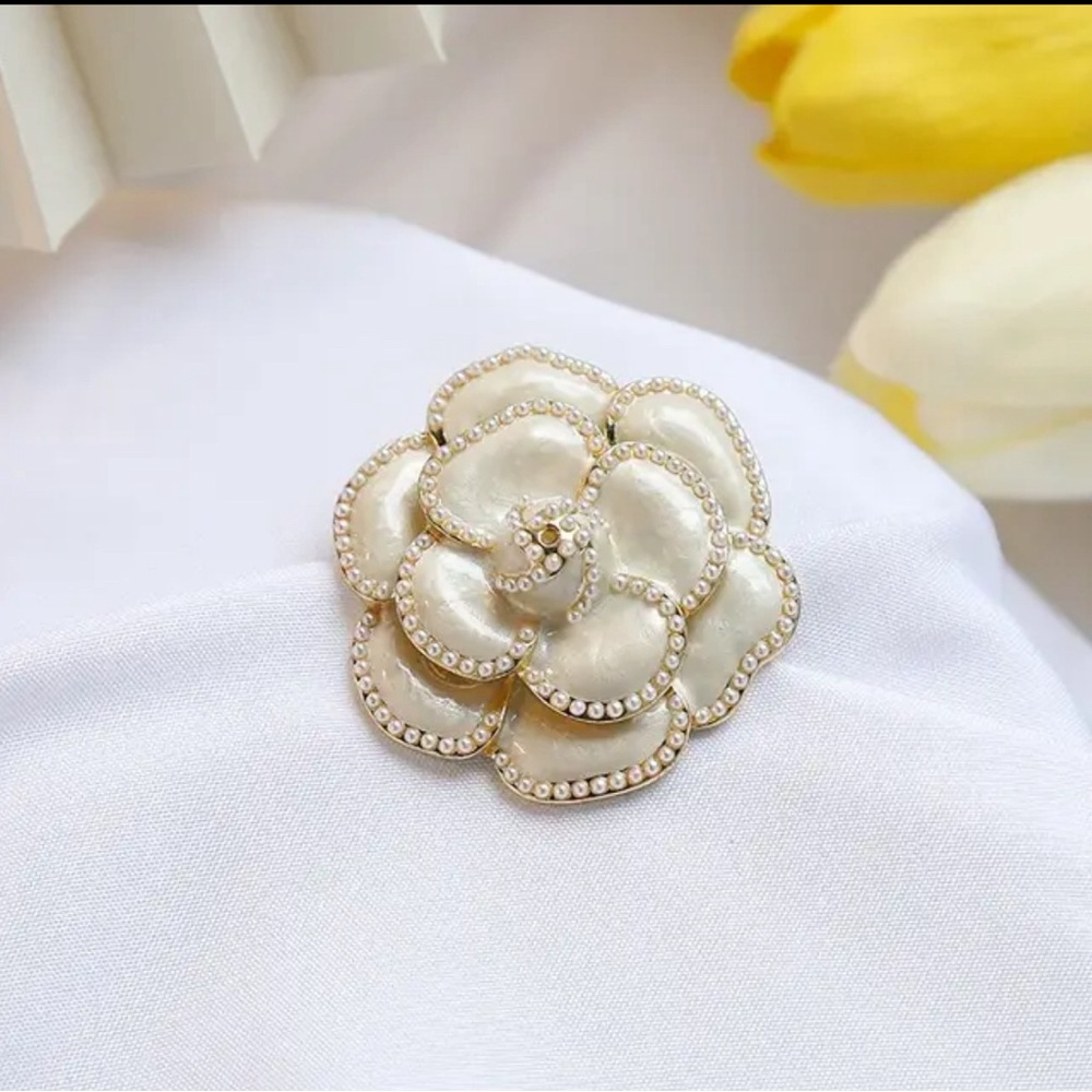 🆕 (last 1) Camellia luxury pearl brooch for women pastel white jewelry